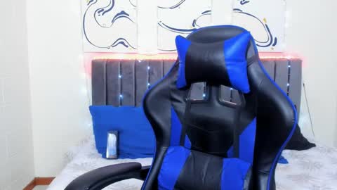 Snapshot of jake_shadow14 chatting on December 24, 4:11 am Hi guys im new 3 online show from December 24, 4:11 am
