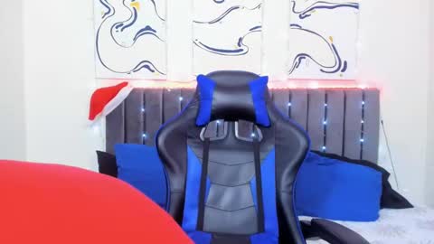 Snapshot of jake_shadow14 chatting on December 27, 7:35 pm Hi guys im new 3 online show from December 27, 7:35 pm