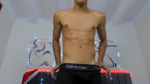Snapshot of jake_shadow14 chatting on December 28, 12:04 am Hi guys im new 3 online show from December 28, 12:04 am