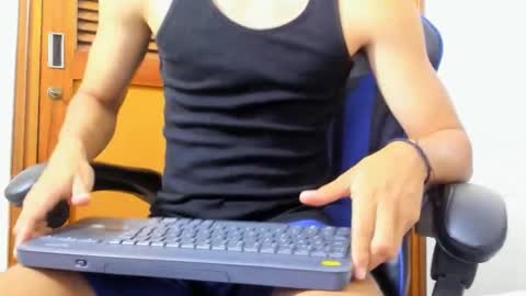 Snapshot of jake_shadow14 chatting on January 24, 12:20 am Hi guys im new 3 online show from January 24, 12:20 am