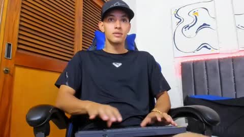 Snapshot of jake_shadow14 chatting on January 27, 7:03 pm Hi guys im new 3 online show from January 27, 7:03 pm