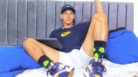 Snapshot of jake_shadow14 chatting on February 25, 5:15 pm Hi guys im new 3 online show from February 25, 5:15 pm