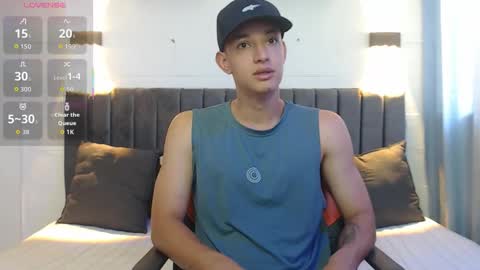 Snapshot of jake_shadow14 chatting on September 13, 4:29 pm Hi guys im new 3 online show from September 13, 4:29 pm