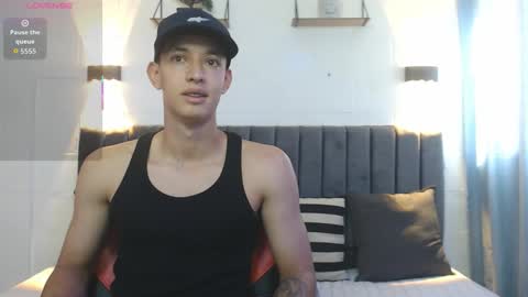 Snapshot of jake_shadow14 chatting on September 23, 6:55 pm Hi guys im new 3 online show from September 23, 6:55 pm