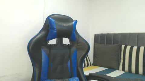 Hi guys im new 3 online show from April 27, 11:03 pm
