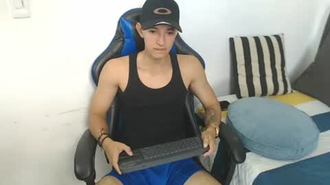 Snapshot of jake_shadow14 chatting on June 10, 5:12 pm Hi guys im new 3 online show from June 10, 5:12 pm