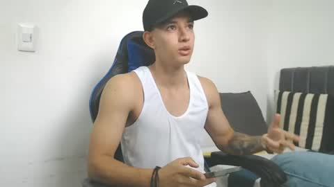 Snapshot of jake_shadow14 chatting on June 19, 3:16 pm Hi guys im new 3 online show from June 19, 3:16 pm