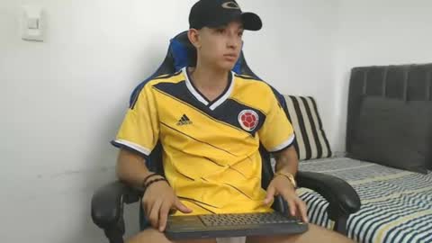 Snapshot of jake_shadow14 chatting on July 3, 9:21 pm Hi guys im new 3 online show from July 3, 9:21 pm