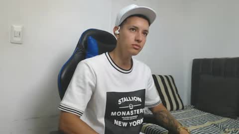 Snapshot of jake_shadow14 chatting on July 5, 5:42 pm Hi guys im new 3 online show from July 5, 5:42 pm