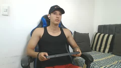Snapshot of jake_shadow14 chatting on July 22, 5:16 pm Hi guys im new 3 online show from July 22, 5:16 pm