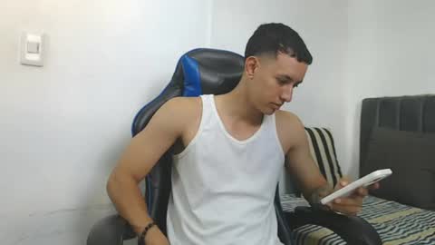 Snapshot of jake_shadow14 chatting on July 28, 8:23 pm Hi guys im new 3 online show from July 28, 8:23 pm