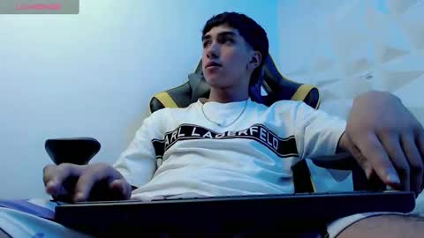 Snapshot of jake_tripp chatting on December 14, 4:45 am jake_tripp online show from December 14, 4:45 am