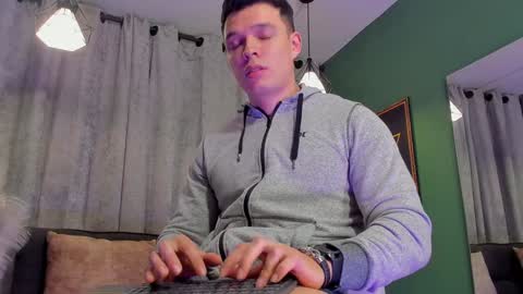 Snapshot of jakee_tyler chatting on December 6, 2:46 am Jake Tyler online show from December 6, 2:46 am