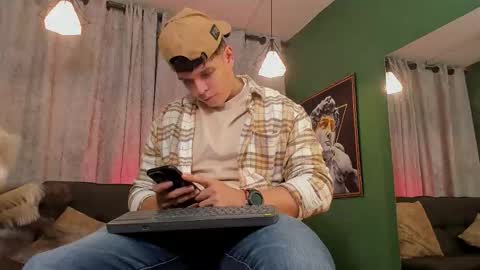 Snapshot of jakee_tyler chatting on November 18, 8:13 pm Jake Tyler online show from November 18, 8:13 pm