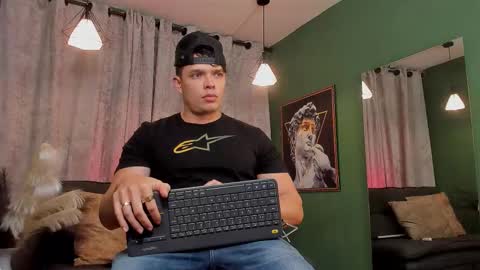 Snapshot of jakee_tyler chatting on December 15, 1:43 am Jake Tyler online show from December 15, 1:43 am