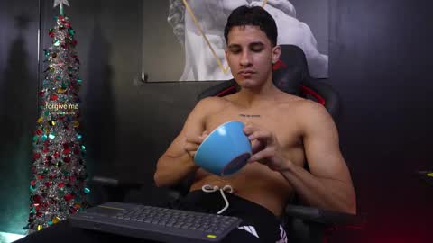 Snapshot of jakemoxley chatting on December 21, 5:20 pm JakeMoxley online show from December 21, 5:20 pm