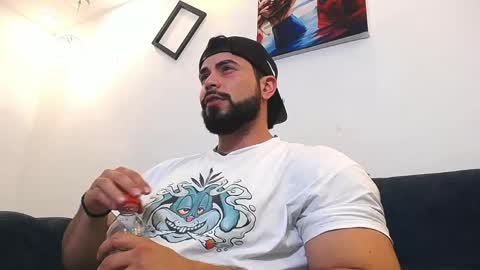 Snapshot of jakeskye chatting on June 1, 12:56 am JakeSkye online show from June 1, 12:56 am