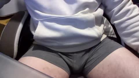 jakieg010 online show from May 19, 2:18 am