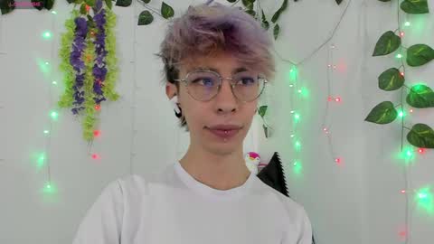 Jakke Independent model online show from December 9, 11:34 pm