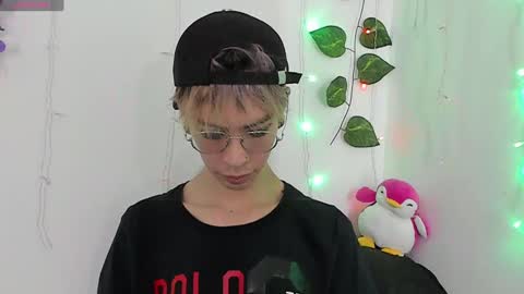 Jakke Independent model online show from January 3, 9:57 pm