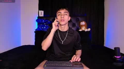 Snapshot of james1lee_ chatting on June 15, 1:19 am LeonardoInsta LeonardoperezcoPvt open online show from June 15, 1:19 am