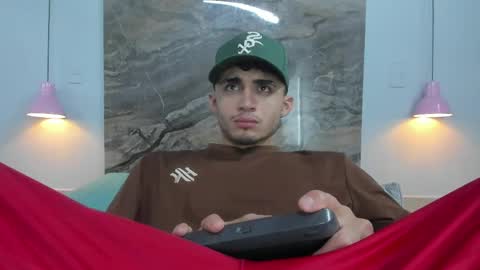 Snapshot of james_06_ chatting on May 11, 11:38 am james_06_ online show from May 11, 11:38 am