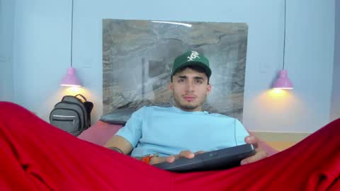 Snapshot of james_06_ chatting on May 17, 11:50 am james_06_ online show from May 17, 11:50 am