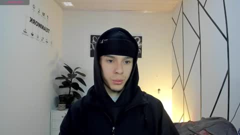 james_adamss_ online show from December 3, 12:25 pm