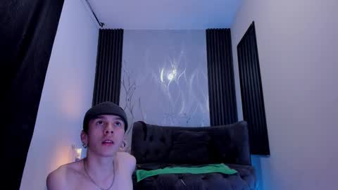 james_adamss_ online show from January 15, 8:01 pm