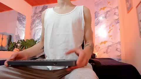 james_adamss_ online show from January 19, 12:53 pm