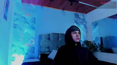 james_adamss_ online show from March 4, 11:27 am