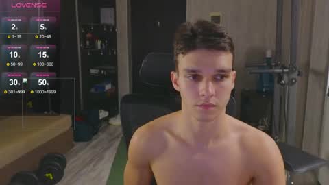 Snapshot of james_friends chatting on May 29, 9:02 pm James online show from May 29, 9:02 pm