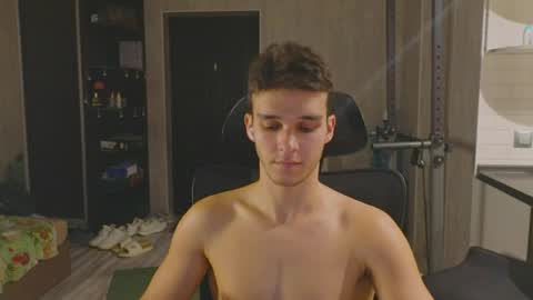 Snapshot of james_friends chatting on June 5, 8:03 pm James online show from June 5, 8:03 pm