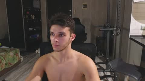 Snapshot of james_friends chatting on June 10, 7:35 pm James online show from June 10, 7:35 pm
