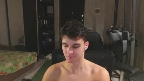 Snapshot of james_friends chatting on July 13, 10:23 pm James online show from July 13, 10:23 pm