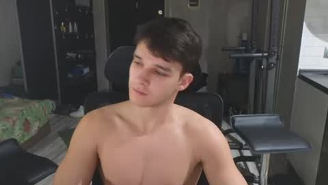 Snapshot of james_friends chatting on July 28, 10:31 pm James online show from July 28, 10:31 pm