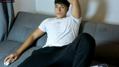 james_silva1 online show from May 30, 11:57 pm