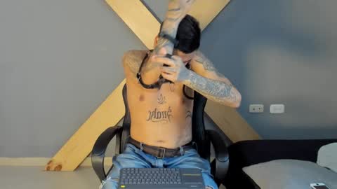 Snapshot of jamesinked_ chatting on December 6, 3:22 pm Jamesinked  online show from December 6, 3:22 pm
