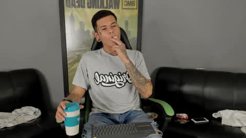 Snapshot of jamesinked_ chatting on December 7, 10:06 pm Jamesinked  online show from December 7, 10:06 pm