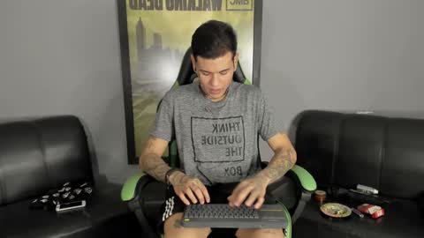 Snapshot of jamesinked_ chatting on December 8, 11:51 pm Jamesinked  online show from December 8, 11:51 pm