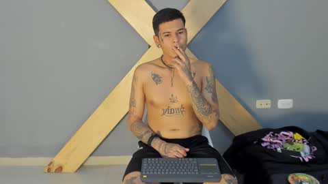 Snapshot of jamesinked_ chatting on December 10, 5:33 pm Jamesinked  online show from December 10, 5:33 pm
