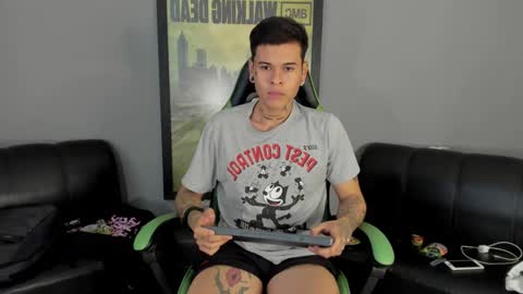 Snapshot of jamesinked_ chatting on December 15, 6:59 pm Jamesinked  online show from December 15, 6:59 pm