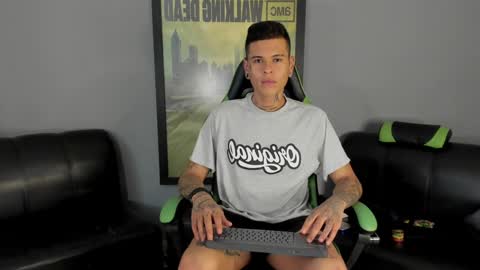 Snapshot of jamesinked_ chatting on December 28, 6:50 pm Jamesinked  online show from December 28, 6:50 pm