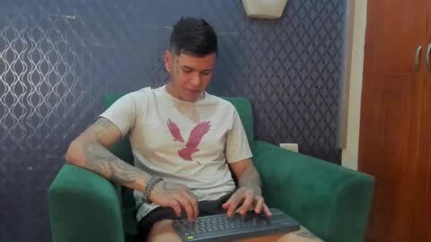 Snapshot of jamesinked_ chatting on October 6, 6:16 pm Jamesinked  online show from October 6, 6:16 pm