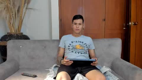 Snapshot of jamesinked_ chatting on November 9, 8:07 pm Jamesinked online show from November 9, 8:07 pm