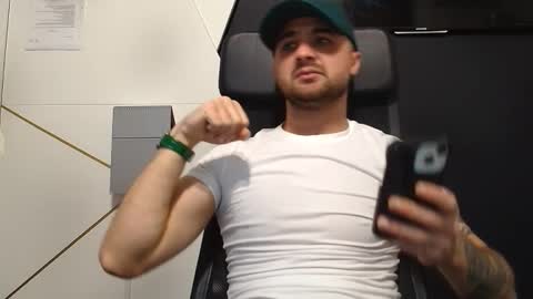 Snapshot of jamesmyersx chatting on November 20, 5:18 am JamesMyers online show from November 20, 5:18 am