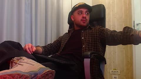 Snapshot of jamesmyersx chatting on December 15, 7:01 am JamesMyers online show from December 15, 7:01 am