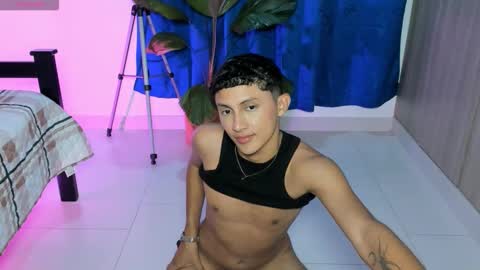 Snapshot of jamess_blanco chatting on November 22, 5:17 am jamess_blanco online show from November 22, 5:17 am