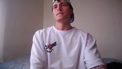 Snapshot of jamesss____ chatting on December 13, 4:49 pm jamesss____ online show from December 13, 4:49 pm