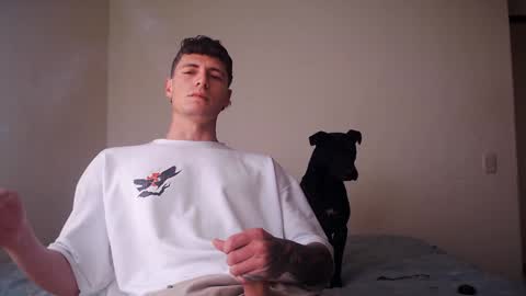 Snapshot of jamesss____ chatting on December 14, 6:09 pm jamesss____ online show from December 14, 6:09 pm